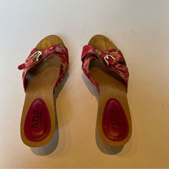 a.n.a. Women's Red Floral Fabric Wedge Sandals Red/Pink multi size 8 1/2M - Picture 6 of 9